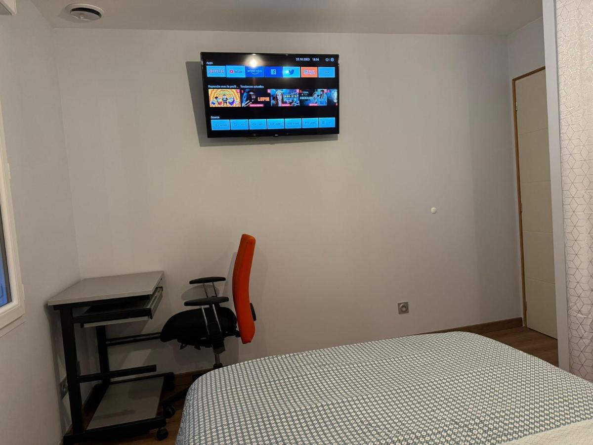 Chambre Privee/Climatisee+Tv /Petit Dejeuner Inclu/Tout Confort Nevers Kültér fotó