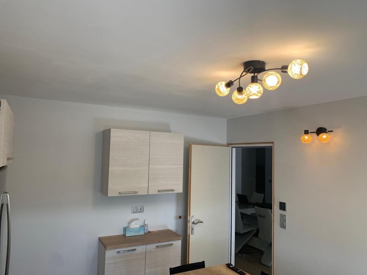 Chambre Privee/Climatisee+Tv /Petit Dejeuner Inclu/Tout Confort Nevers Kültér fotó