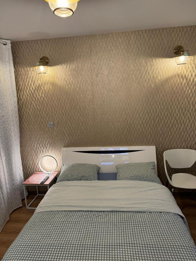 Chambre Privee/Climatisee+Tv /Petit Dejeuner Inclu/Tout Confort Nevers Kültér fotó