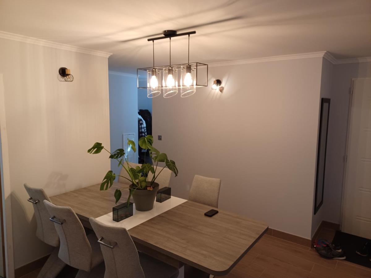 Chambre Privee/Climatisee+Tv /Petit Dejeuner Inclu/Tout Confort Nevers Kültér fotó