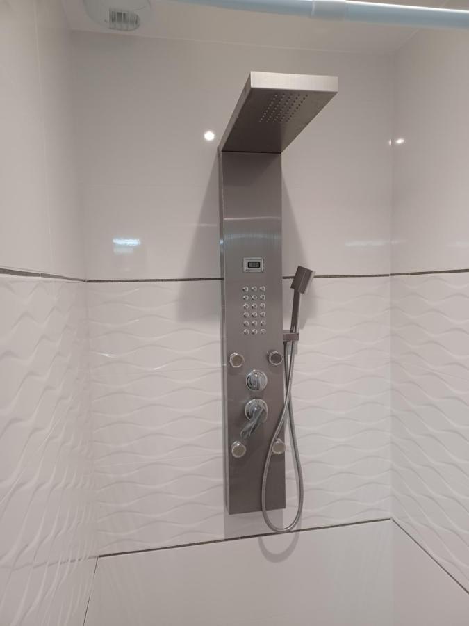 Chambre Privee/Climatisee+Tv /Petit Dejeuner Inclu/Tout Confort Nevers Kültér fotó