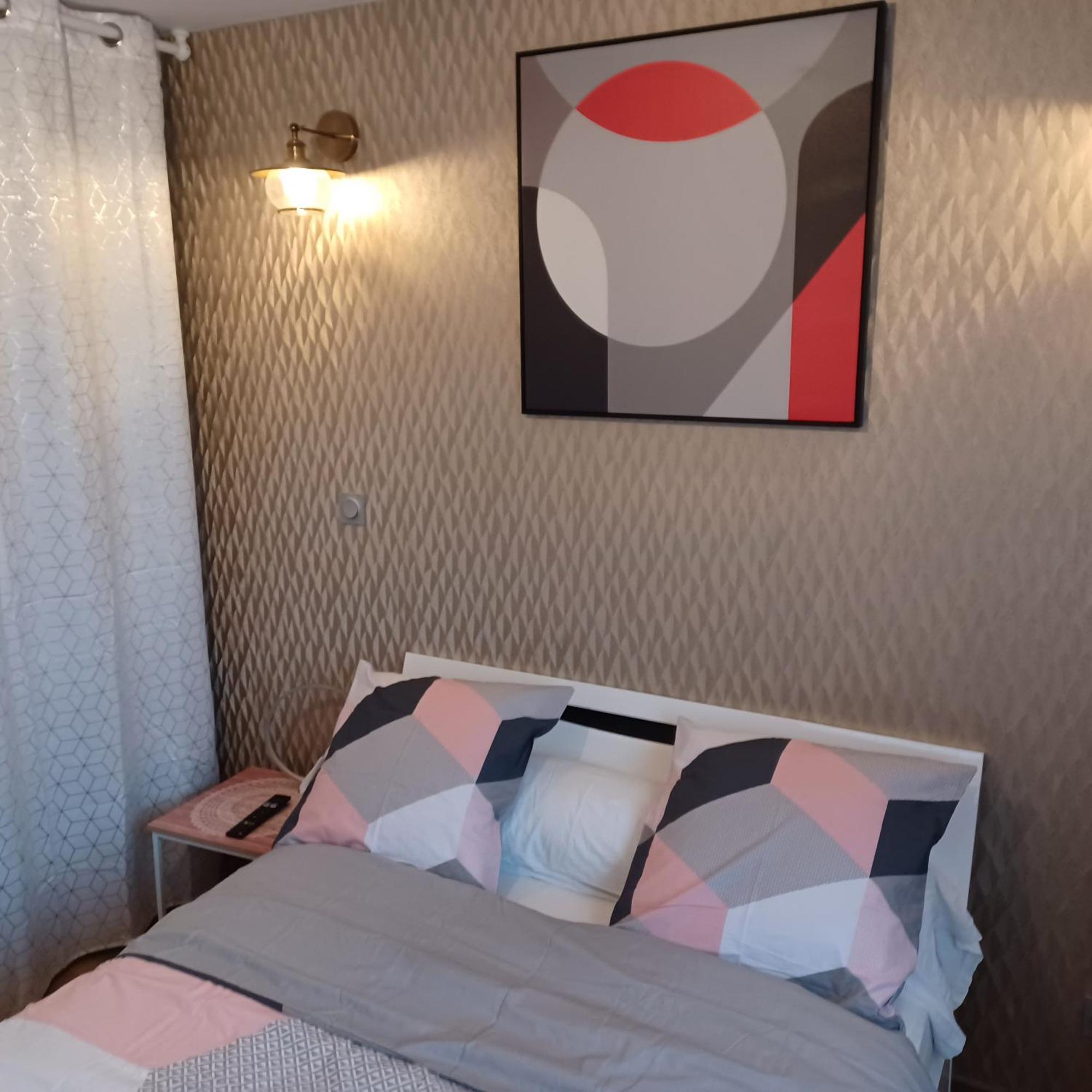 Chambre Privee/Climatisee+Tv /Petit Dejeuner Inclu/Tout Confort Nevers Kültér fotó