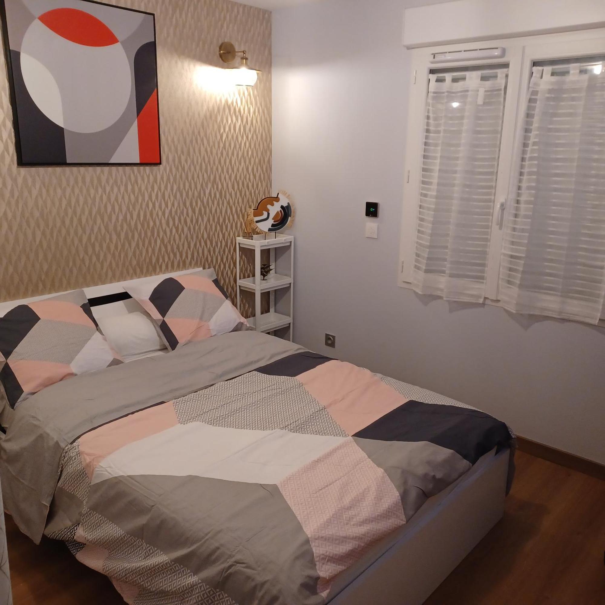 Chambre Privee/Climatisee+Tv /Petit Dejeuner Inclu/Tout Confort Nevers Kültér fotó